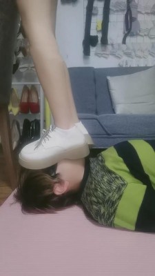 【傲柔】小白鞋白袜踩脸/踩脖子/跳踩 bf8833_HD绳艺资源