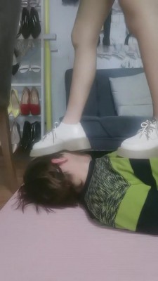 图片[2]_【傲柔】小白鞋白袜踩脸/踩脖子/跳踩 bf8833_HD绳艺资源