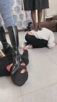 图片[9]_【二宝鑫儿教头】20余种高跟踩踏专场定向虐狗【上下完整版】 bf8697_HD绳艺资源