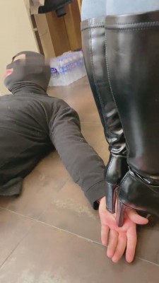 图片[14]_【二宝鑫儿教头】20余种高跟踩踏专场定向虐狗【上下完整版】 bf8697_HD绳艺资源