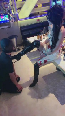 【爱神】女老板KTV把下属虐废-舔丝足/浓痰/高跟鞋喝酒 bf8945_HD绳艺资源