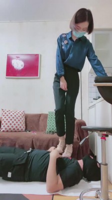 【Q月s】高跟鞋踩踏-虐乳 bf4312_HD绳艺资源