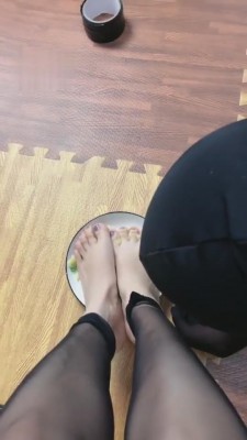 图片[7]_【苏媚大大】逗狗足喂食圣水 bf4298_HD绳艺资源