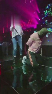 【美离子】推荐-夜店现场公开调-百人围观 bf4385_HD绳艺资源