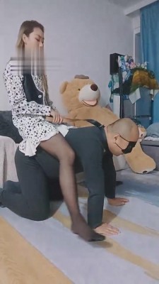 【二宝】遛狗闻臭烘烘的黑丝足 bf4473_HD绳艺资源