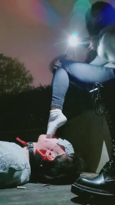 图片[6]_【小拽主人】公园骑马-舔靴底-吃白袜 bf4609_HD绳艺资源