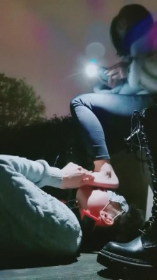 图片[8]_【小拽主人】公园骑马-舔靴底-吃白袜 bf4609_HD绳艺资源