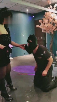 【傲雪】醉酒后酒吧公开处刑贱狗 bf4673_HD绳艺资源