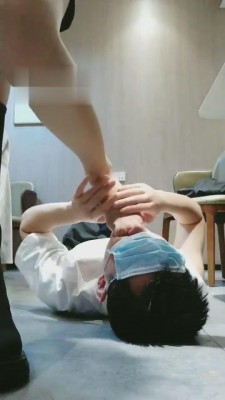 图片[9]_【御严】鞋底喂食羞辱-舔丝足-磕头【上】 bf4766_HD绳艺资源