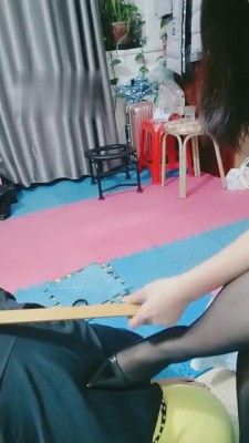 【麒麟女皇】黑丝脚狂虐贱狗 bf4917_HD绳艺资源