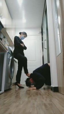 【御严】原味丝足碾压脚底狗 bf4918_HD绳艺资源