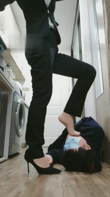 图片[3]_【御严】原味丝足碾压脚底狗 bf4918_HD绳艺资源