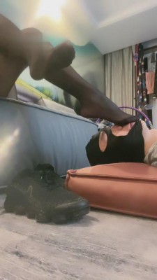 图片[2]_【歌迪丝】臭黑丝脚把狗熏晕 bf4920_HD绳艺资源