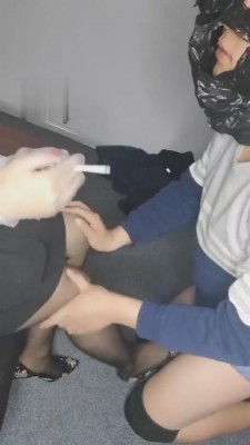 图片[2]_【盈盈S主】两姐妹虐待猥琐邻居 bf4988_HD绳艺资源