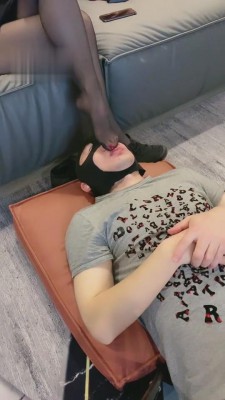 图片[2]_【歌迪丝】三婶清理靴子-闻臭丝袜脚 bf4990_HD绳艺资源