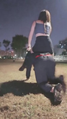 图片[6]_【新人玉姬】户外重度踩踏调狗-抽耳光-踢裆【完整版】 bf5300_HD绳艺资源