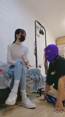 图片[3]_【高难度挑战美学】学生S帆布鞋踢裆窒息 bf5595_HD绳艺资源