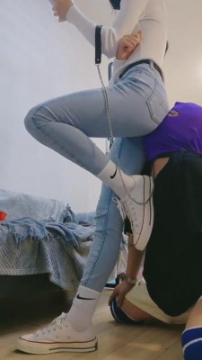 图片[5]_【高难度挑战美学】学生S帆布鞋踢裆窒息 bf5595_HD绳艺资源