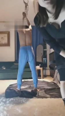 图片[4]_【八爷】虐打秋裤男-圣水面包-皮带抽-踢踹-耳光 bf5074_HD绳艺资源