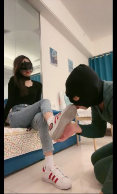 图片[5]_【kiki】牛仔裤白棉袜运动鞋圣水艺术训练贱狗 bf5071_HD绳艺资源