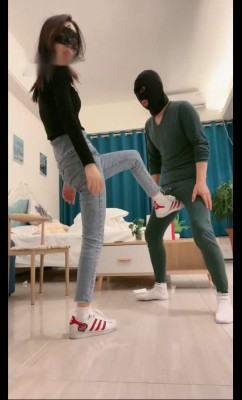 图片[6]_【kiki】牛仔裤白棉袜运动鞋圣水艺术训练贱狗 bf5071_HD绳艺资源