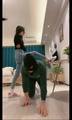 图片[7]_【kiki】牛仔裤白棉袜运动鞋圣水艺术训练贱狗 bf5071_HD绳艺资源