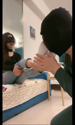 图片[9]_【kiki】牛仔裤白棉袜运动鞋圣水艺术训练贱狗 bf5071_HD绳艺资源