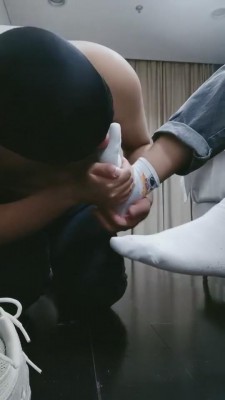 图片[9]_【软熊】脏运动鞋-舔脚-钻胯羞辱小奶狗 bf5284_HD绳艺资源