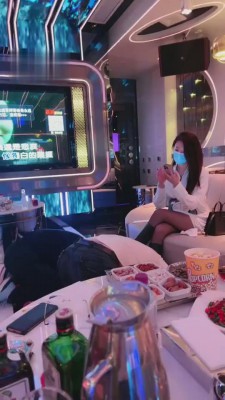 【梦涵】陪酒小妹KTV虐待双狗 bf5277_HD绳艺资源