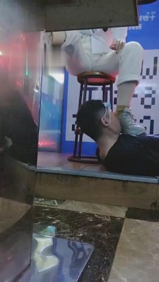 【00小主十言】KTV素人脏小白鞋踩踏碾压 bf5150_HD绳艺资源