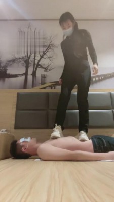 【娇娇公主】小白鞋高跟鞋踩踏碾压 bf5196_HD绳艺资源