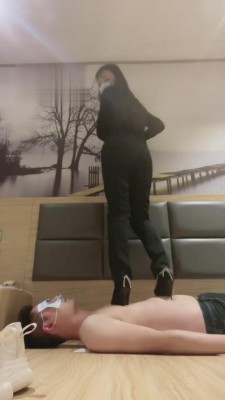 图片[4]_【娇娇公主】小白鞋高跟鞋踩踏碾压 bf5196_HD绳艺资源