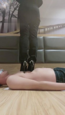 图片[6]_【娇娇公主】小白鞋高跟鞋踩踏碾压 bf5196_HD绳艺资源