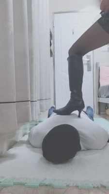 图片[2]_【夏琳】严厉虐待贱狗-脸都踩变形了 bf5187_HD绳艺资源