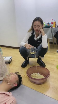 图片[8]_【二宝】前女友爆踩爆踹-艺术喂食圣水+呕吐物【无水印高清版】 bf5253_HD绳艺资源