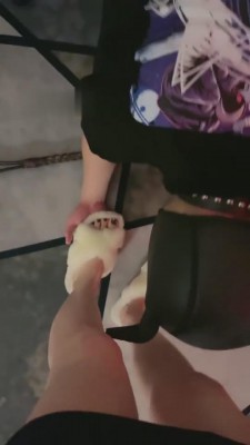 图片[4]_【成都绳艺导师瑶妈】黑丝碾压食物喂食圈养狗 bf5540_HD绳艺资源