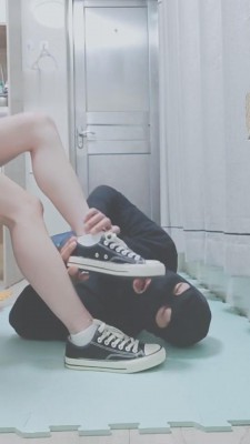 图片[2]_【灵竹】帆布鞋踩脖子-舔帆布鞋 bf5524_HD绳艺资源