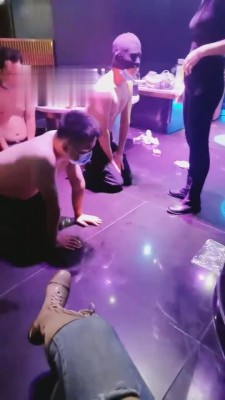 【小拽主人】推荐-ktv群调轮流钻胯圣水坐脸 bf1023_HD绳艺资源