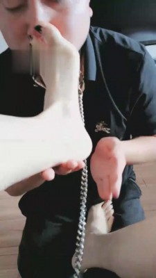 【天津S青岁岁殿下】学生服马丁靴高难度挑战训狗 bf1129_HD绳艺资源