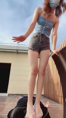 【虞姬】天台跪舔脏鞋底+高难度挑战踩踏 bf1523_HD绳艺资源