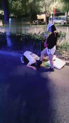 【刘二狗】素人小姐姐路口调狗 bf1645_HD绳艺资源