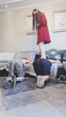 图片[6]_【猫神】帆布鞋全体重踩踏双奴 bf1896_HD绳艺资源