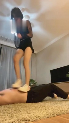 图片[7]_【曼禾】小白鞋全体重踩踏地毯 bf1947_HD绳艺资源