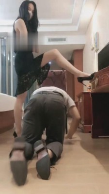 【弯弯小阿姨】女上司训斥下属-羞辱钻胯 bf1965_HD绳艺资源