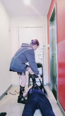 图片[2]_【丝洛】精神小妹踢裆踩踏 bf2031_HD绳艺资源