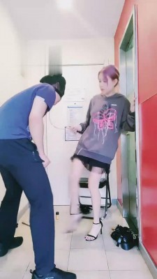 图片[5]_【丝洛】精神小妹踢裆踩踏 bf2031_HD绳艺资源