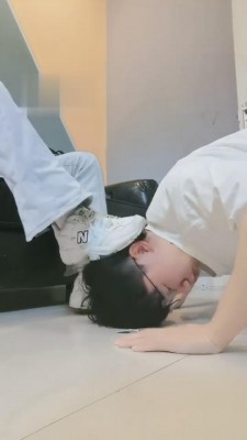 【岁岁殿下】让奶狗男朋友舔脏鞋 bf2062_HD绳艺资源