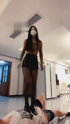 图片[5]_【仙女殿下】网红模特黑丝平底鞋全体重踩踏 bf2069_HD绳艺资源