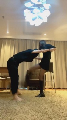 【乔皙】精神小妹长靴黑丝重度踢踹 bf2090_HD绳艺资源