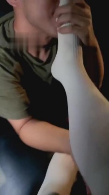 【强抚】高速路上双奴舔脚争宠 bf2052_HD绳艺资源